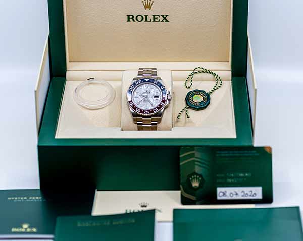 Die Abbildung zeigt eine Rolex GMT MASTER II aus dem Ankauf